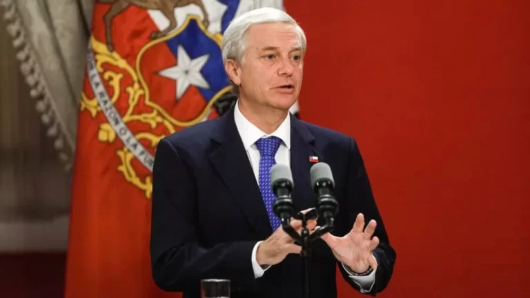 Bloomberg advierte riesgo en plan económico de Kast: podría afectar el ajuste fiscal