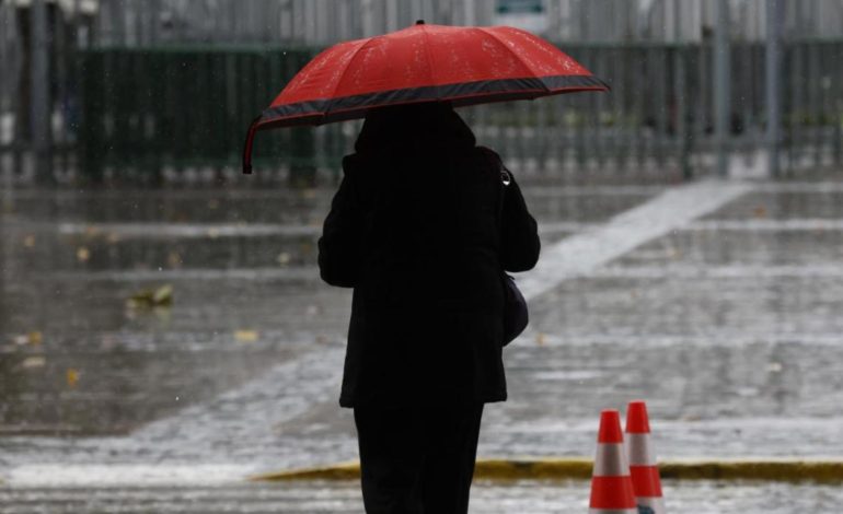 Senapred declara alerta preventiva en 10 comunas de la RM por riesgo de tormentas y lluvias