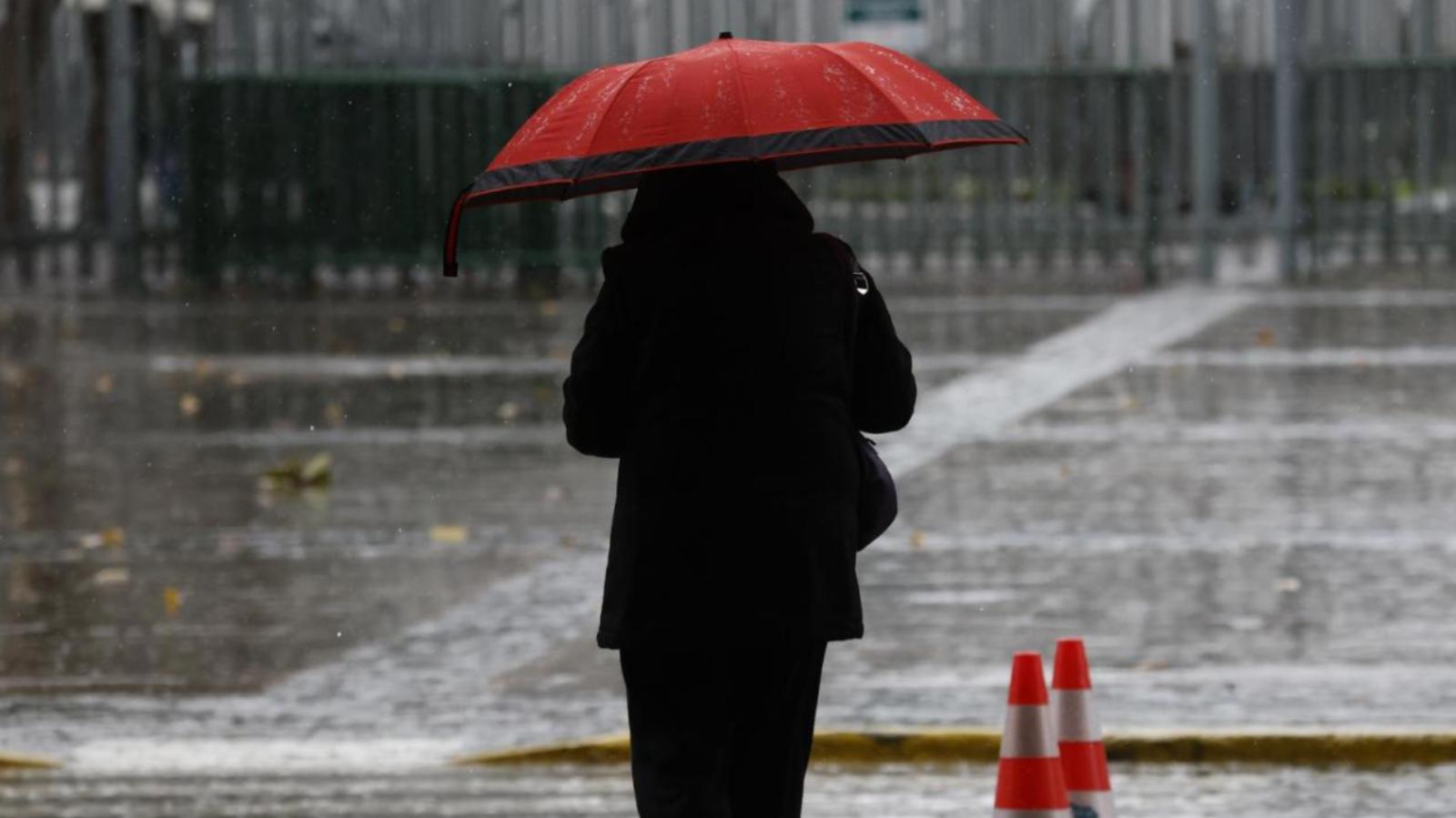 Senapred declara alerta preventiva en 10 comunas de la RM por riesgo de tormentas y lluvias