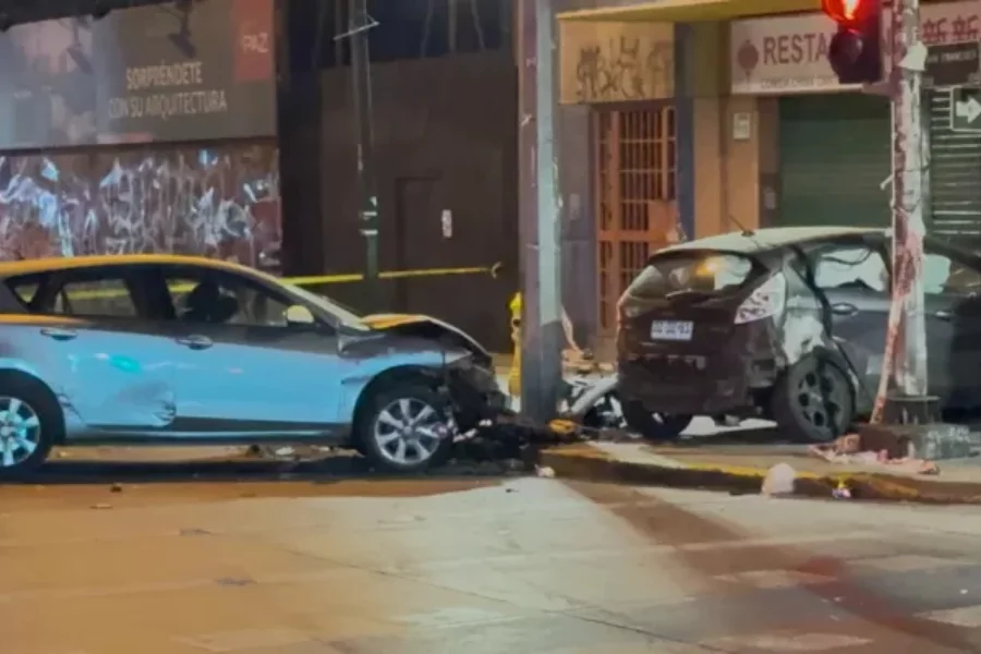 Dan de baja a siete carabineros tras fatal accidente en Santiago: conductor iba ebrio