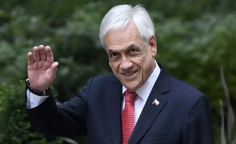 Avanza proyecto para monumento a Sebastián Piñera frente a La Moneda