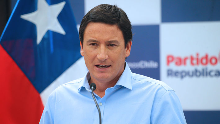 Squella dispara contra el Gobierno por “errores” en oficios y exige al Segundo Piso tomar el control