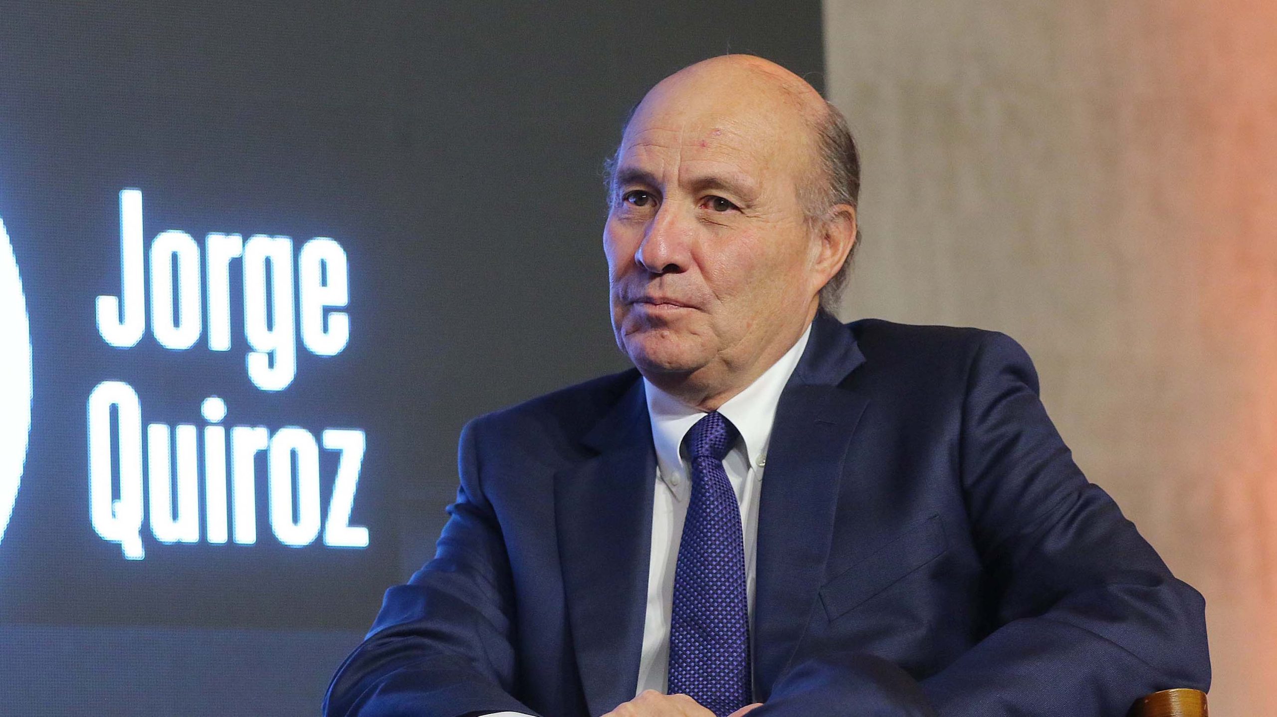 Ministro Quiroz admite que incentivos tributarios no aseguran nuevos empleos en plan de reconstrucción