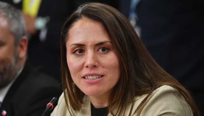 Ministra Duco desata polémica al poner la “ropa linda” como prioridad del deporte