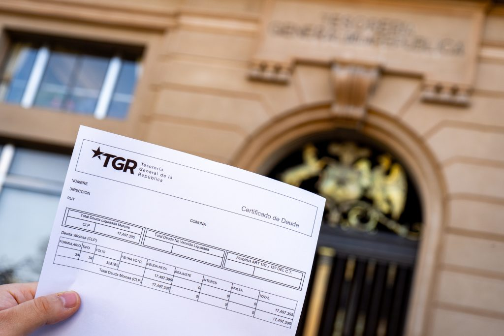 Tesorería activa plan de cobro a deudores CAE: así funcionará la nueva etapa del crédito universitario