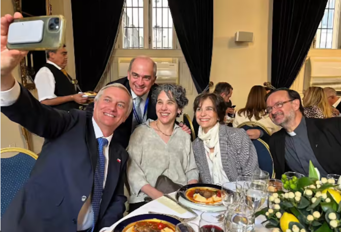 Polémica en La Moneda: denuncian a José Antonio Kast por comida con excompañeros