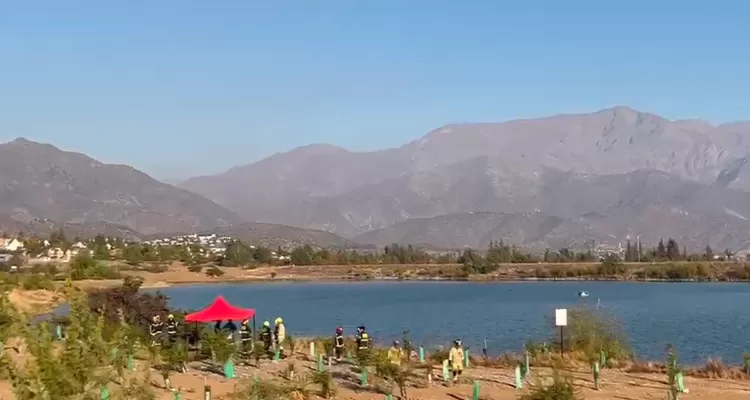 Hombre desaparece tras ingresar a embalse en Lo Barnechea: continúa intensa búsqueda