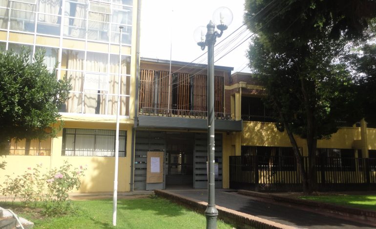 Formalizan a estudiante de 15 años por detonar bengala dentro de sala de clases en Linares