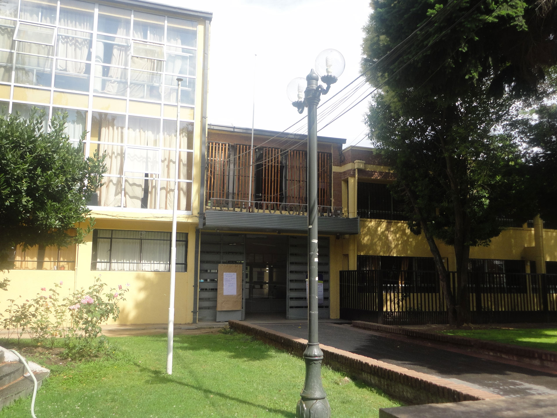 Formalizan a estudiante de 15 años por detonar bengala dentro de sala de clases en Linares