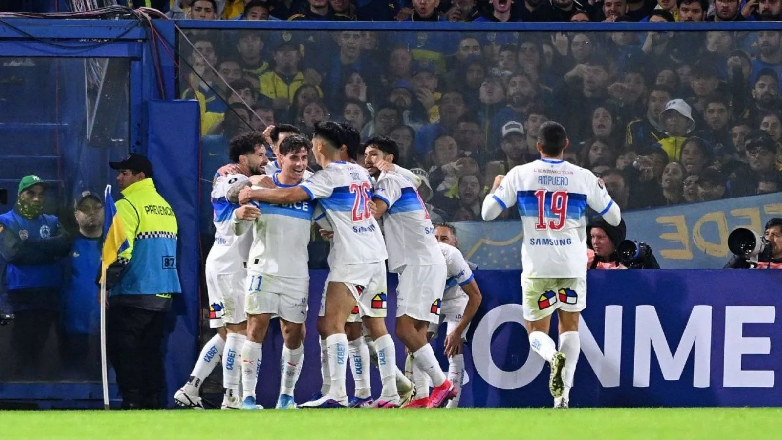 Universidad Católica hace historia en La Bombonera: vence a Boca y clasifica como líder en Copa Libertadores