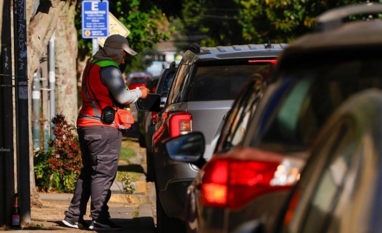 Proyecto busca sancionar con cárcel a estacionadores ilegales: estas serían las penas
