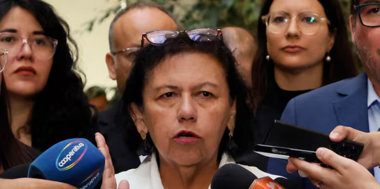 Diputada Lorena Pizarro sufre encerrona frente a domicilio en Macul