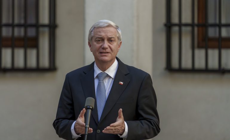 A días de su primera Cuenta Pública: 44% de los chilenos exige reconocer errores y cambiar el rumbo del gobierno de Kast