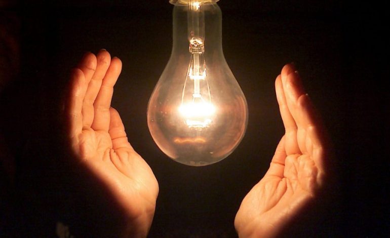 Cuentas de la luz volverán a subir en Chile: CNE proyecta alza promedio de 4,9% desde julio
