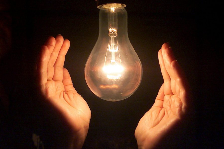 Cuentas de la luz volverán a subir en Chile: CNE proyecta alza promedio de 4,9% desde julio