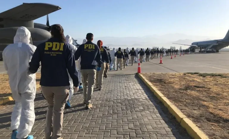 Encuesta Criteria: 76% creyó que expulsión de migrantes prometida por Kast era una medida concreta