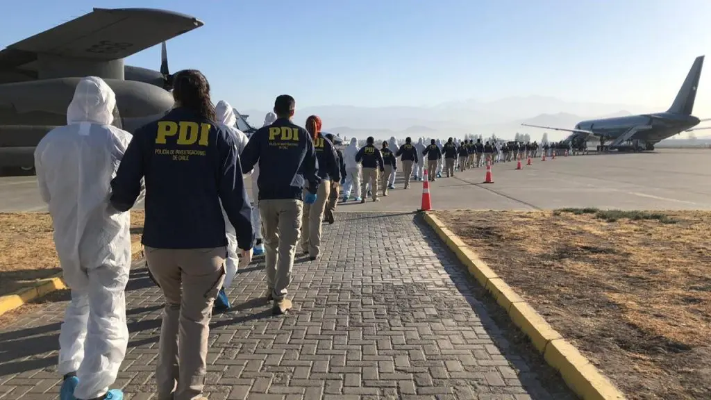 Encuesta Criteria: 76% creyó que expulsión de migrantes prometida por Kast era una medida concreta