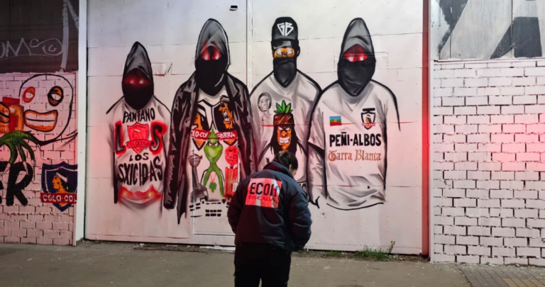 Ataque a hinchas de Colo Colo en La Pintana deja dos heridos graves mientras pintaban mural