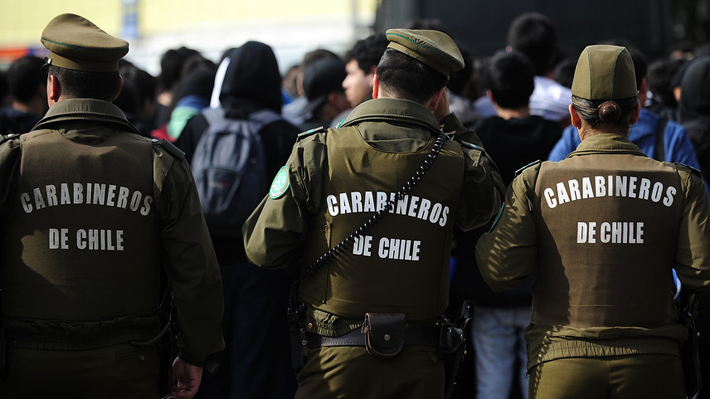 Gobierno anuncia alza de sueldo para carabineros en comunas de riesgo