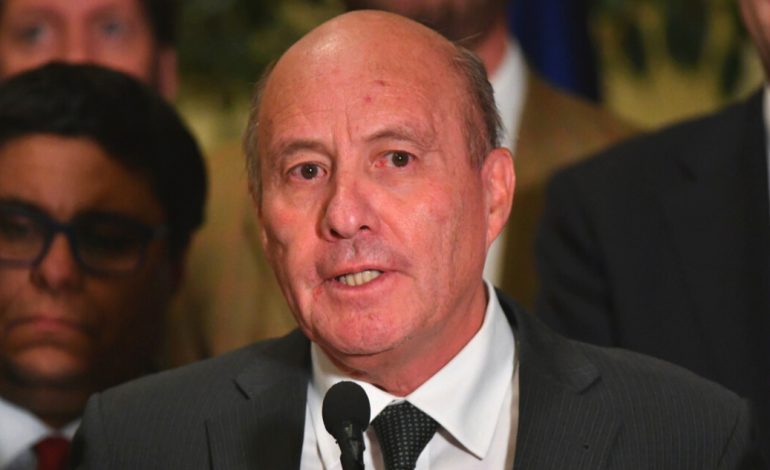 Ministro Quiroz cuestiona proyección de deuda pública del gobierno anterior y acusa inconsistencias por US$10 mil millones