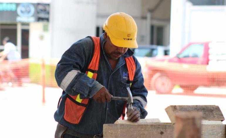Gobierno notificará a empresas que contraten migrantes irregulares: “No se puede trabajar sin autorización”