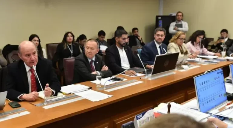 Comisión de Hacienda despacha proyecto de Reconstrucción Nacional tras maratónica sesión