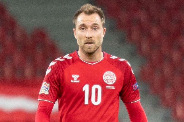 Christian Eriksen revive el drama: se desploma en partido con Dinamarca cinco años después de sufrir un paro cardíaco