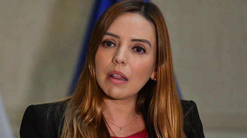 Camila Flores enfrenta demanda por $18 millones: empresa acusa deuda por imanes publicitarios