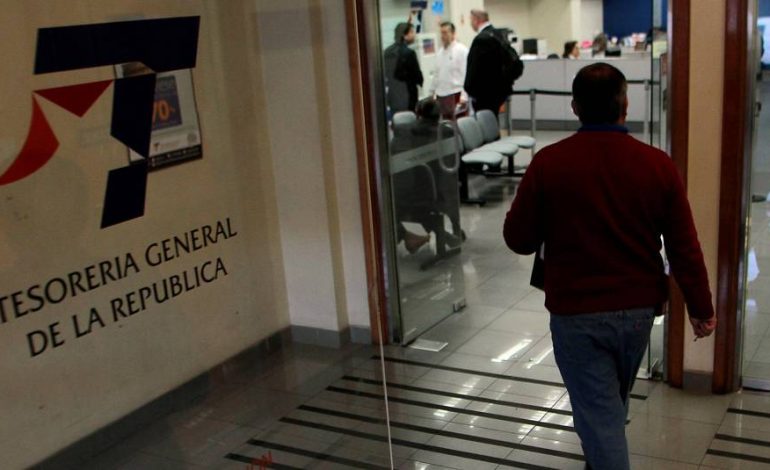 ¿Tesorería sacó dinero de tu cuenta por una deuda CAE? Experto explica qué hacer