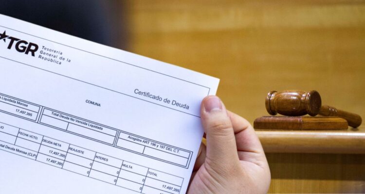 Corte de Valparaíso acoge recurso y deja sin efecto cobro de deuda CAE: nuevo revés para Tesorería